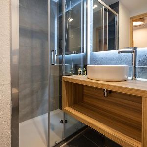 2 Bedrooms 6 or TRIBU